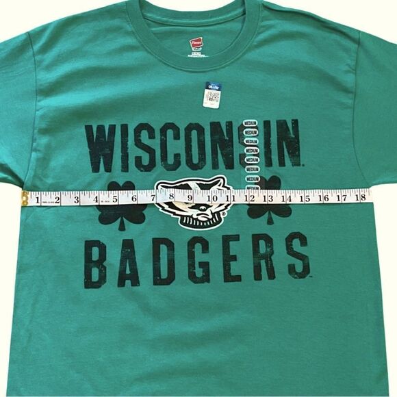 Wisconsin Badgers Shamrock Hanes T-Shirt - Kelly Green - Medium - NWT - Picture 4 of 7